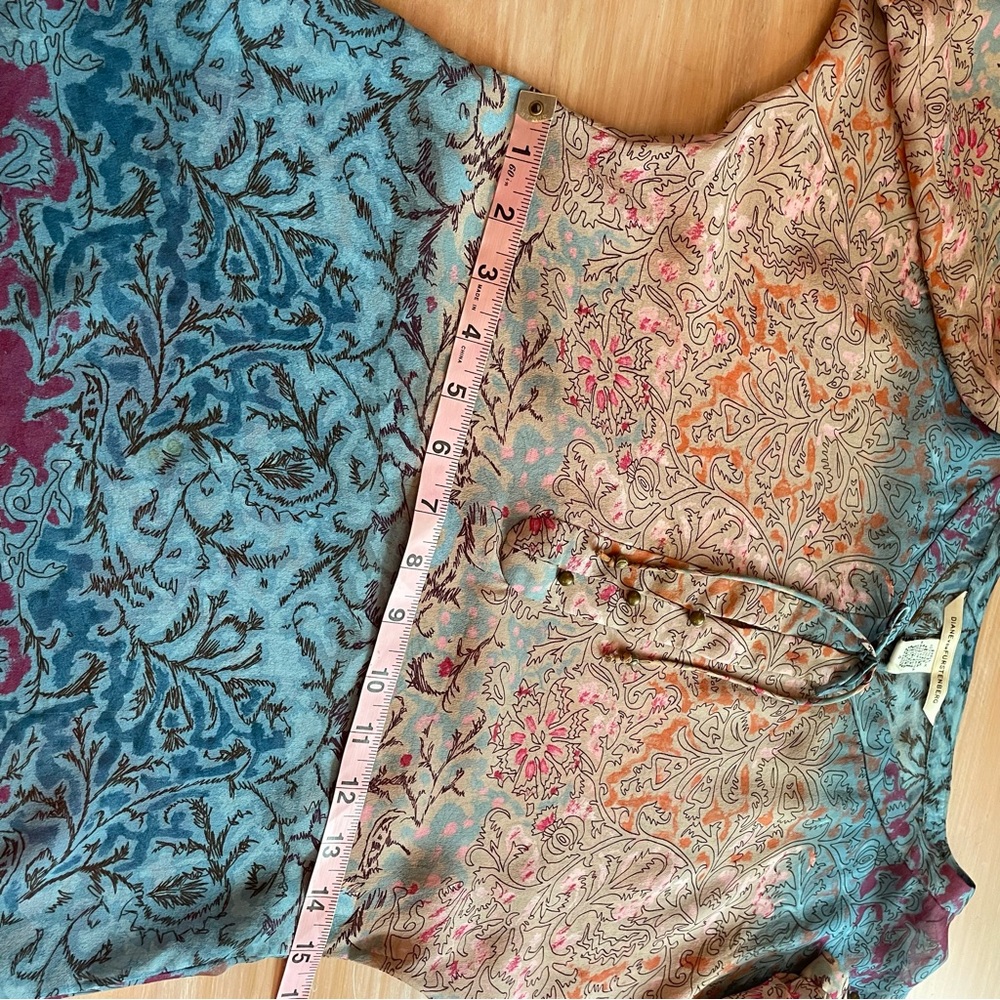Diane Von Furstenberg Lightweight Silk Print Top! DVF Great condition! Size 4 - Picture 8 of 9